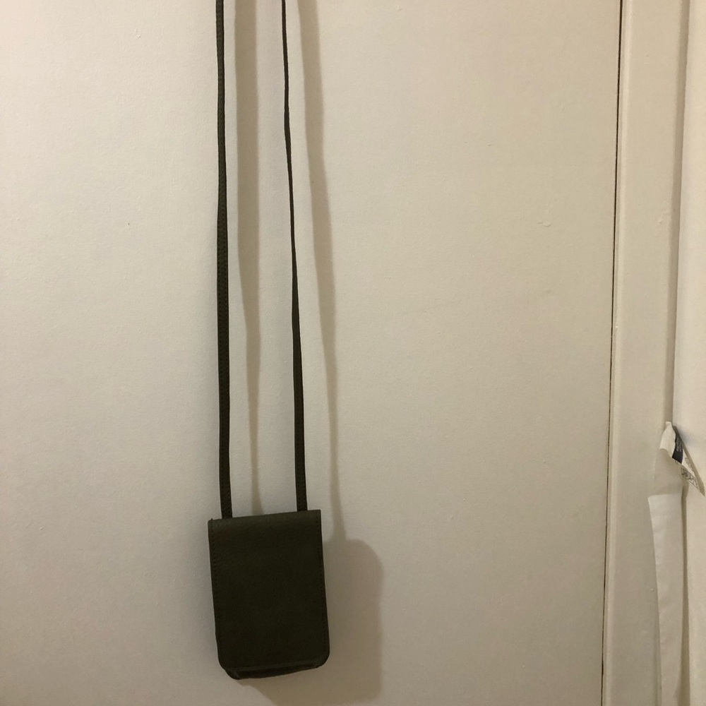 Colab Faye - Tech Crossbody - Picture 6 of 6